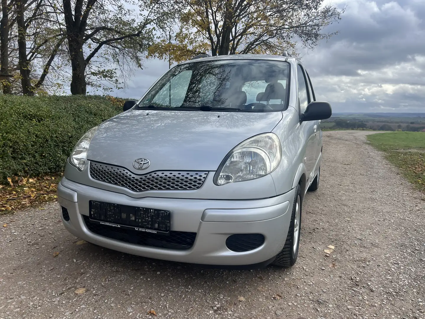 Toyota Yaris Yaris Verso 1.3i mit Klimaanlage und sehr gepflegt Silber - 2