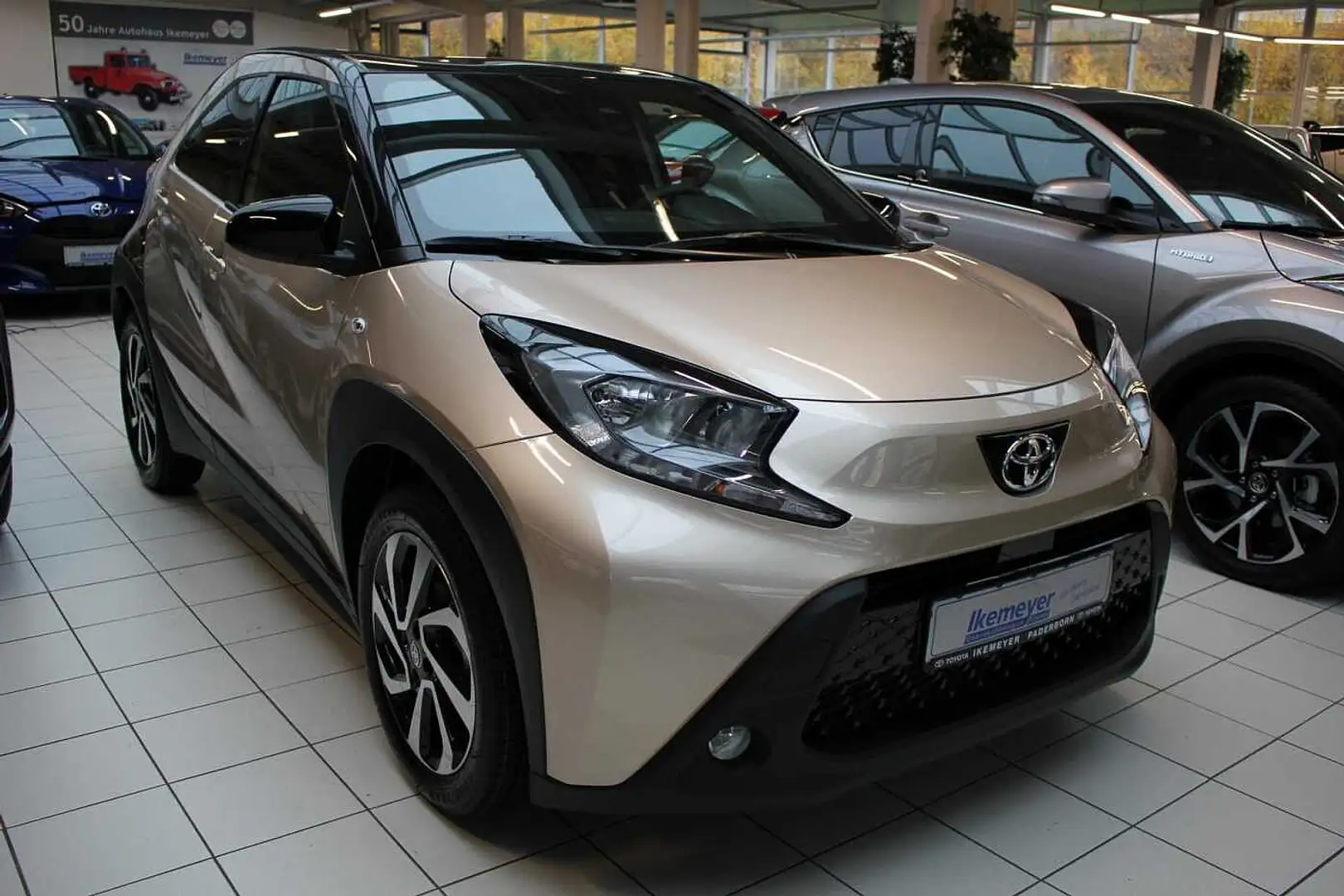 Toyota Aygo X Team D Sitzheizung Alu Rückfahrkamera Tempomat A bež - 2