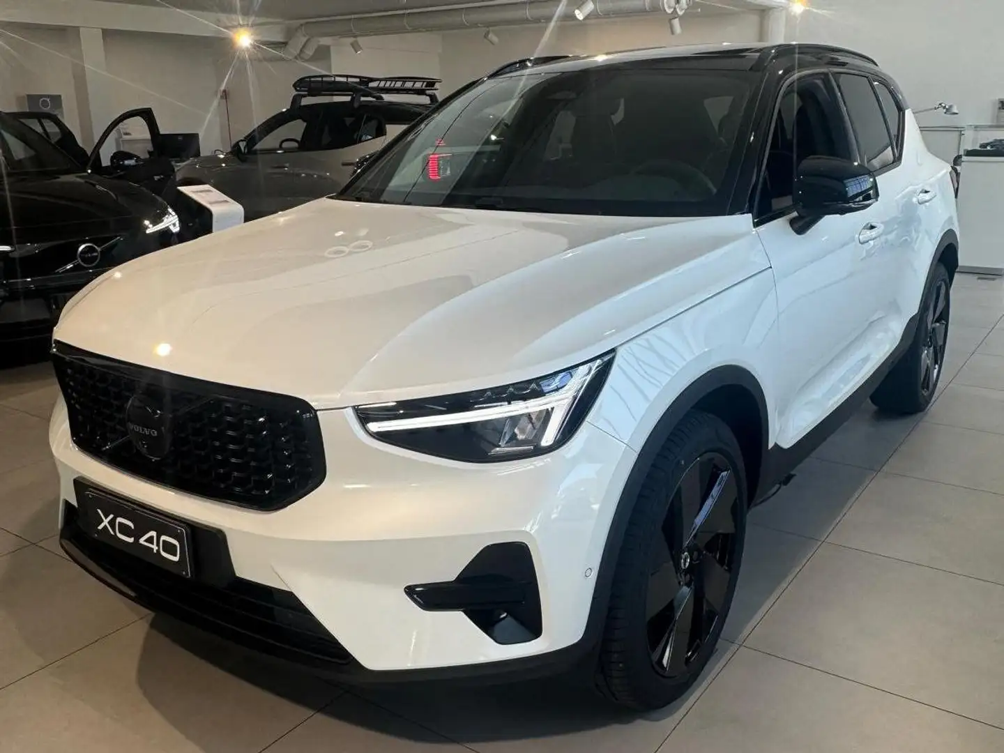 Volvo XC40 XC40 2.0 b3 Ultra Black Edition auto Blanc - 1