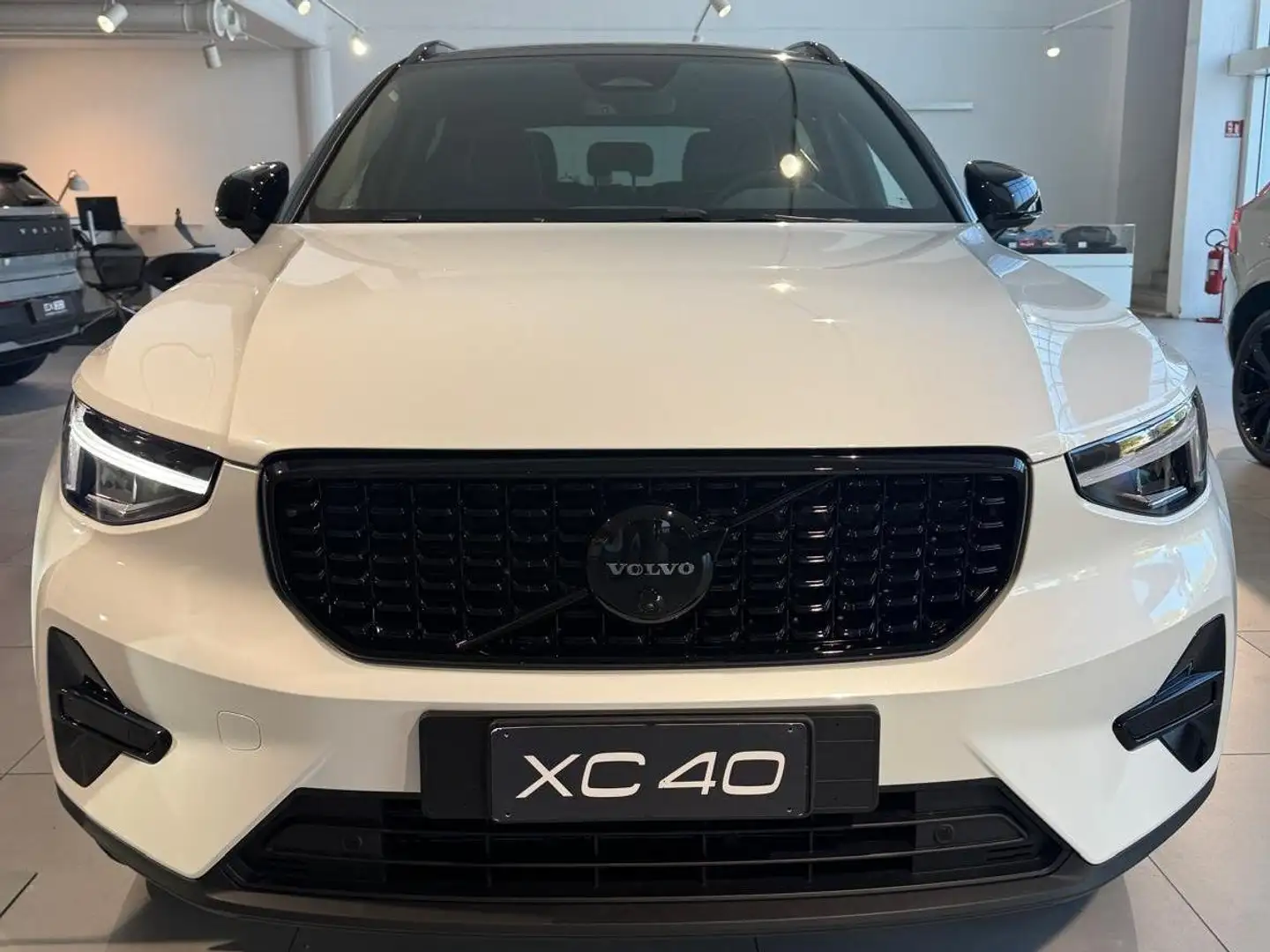 Volvo XC40 XC40 2.0 b3 Ultra Black Edition auto Blanc - 2