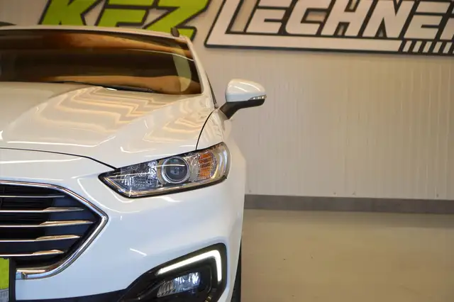 Ford Mondeo view 10