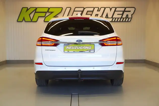 Ford Mondeo view 5