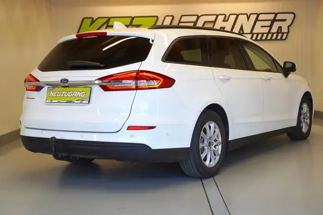 Ford Mondeo view 4