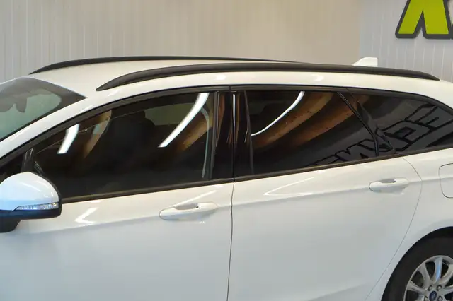 Ford Mondeo view 12