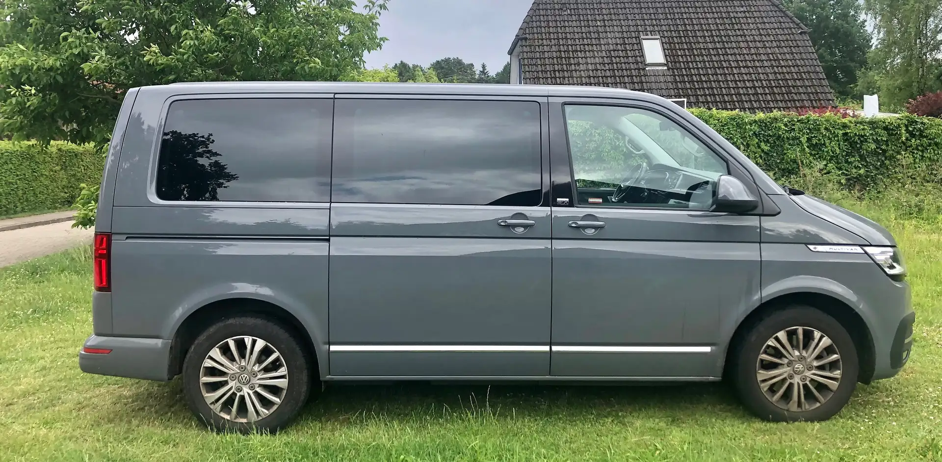 Volkswagen T6.1 Multivan Multivan T6.1 Generation Six Grau - 2