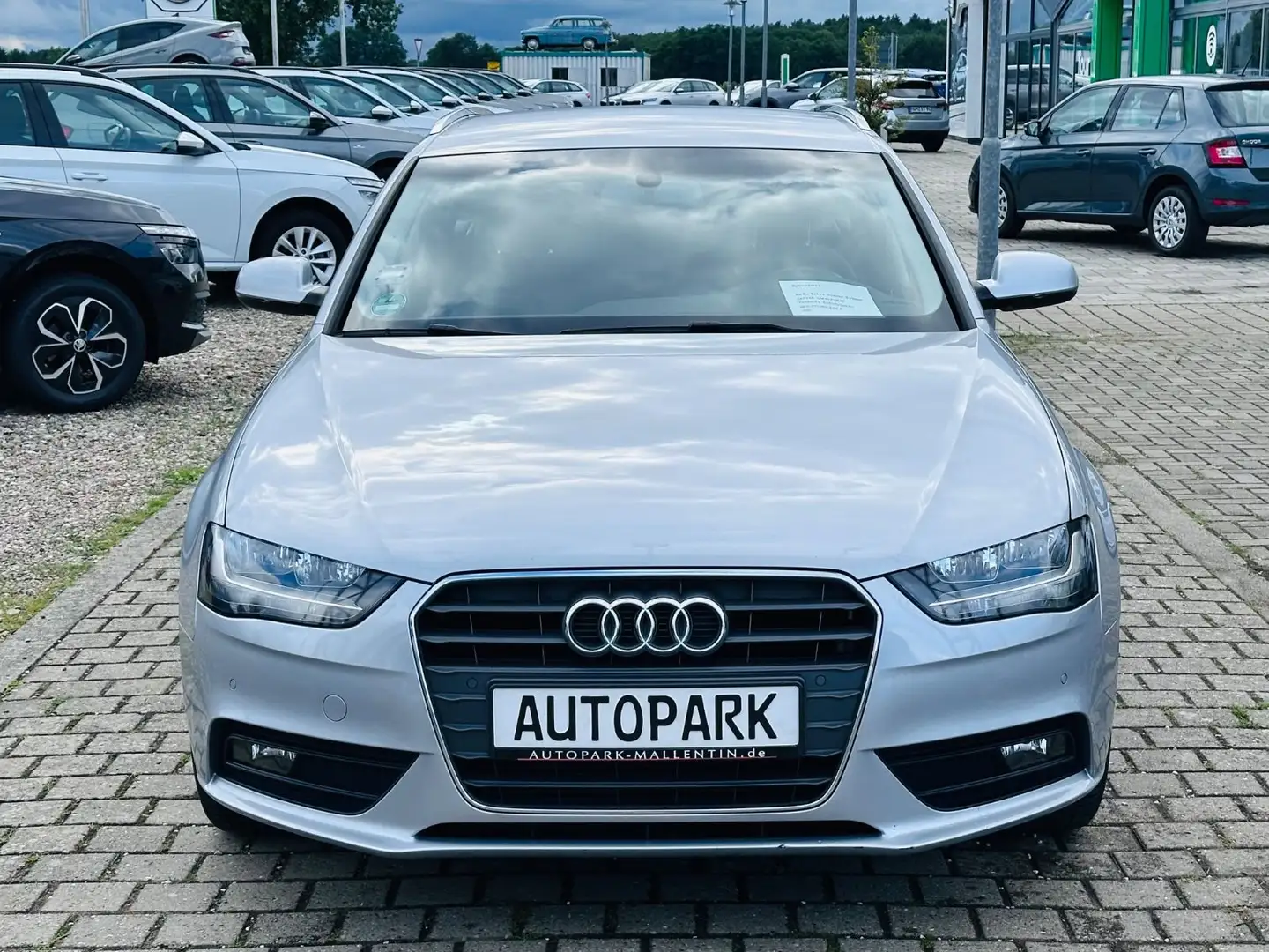 Audi A4 Avant Attraction *1.HAND*SCHECKHEFTGEPFLEGT* Silber - 2