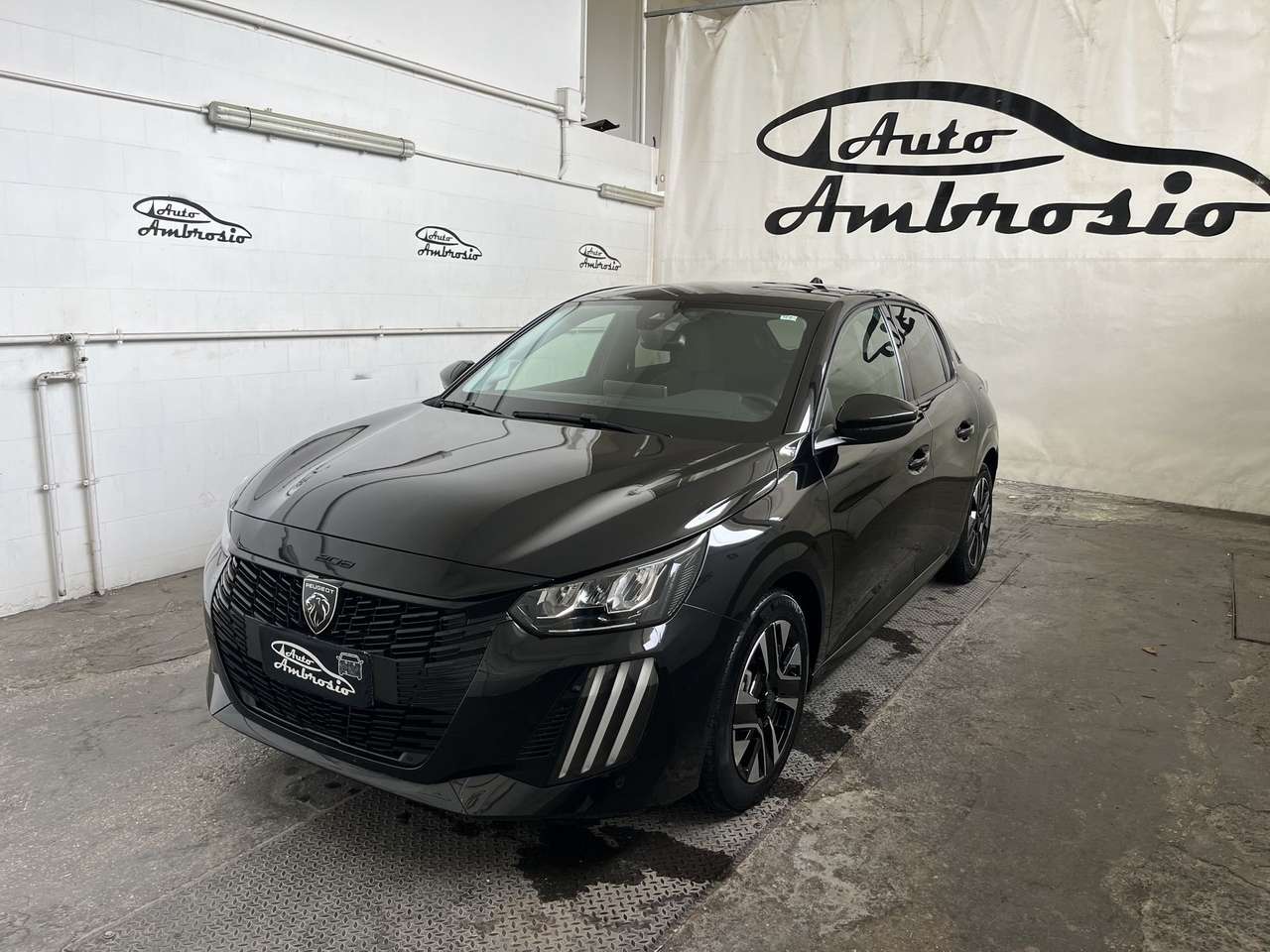 Peugeot 208 208 1.2 puretech Allure s&s 100cv TUA DA 169,00 AL MESE