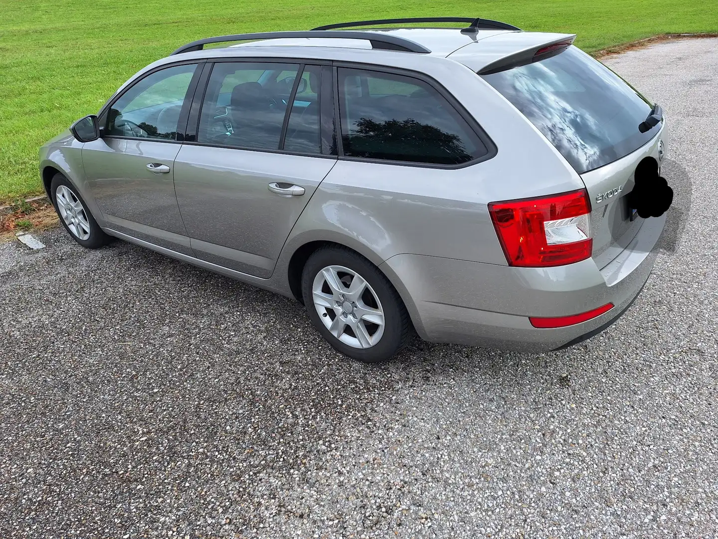 Skoda Octavia Combi 2,0 TDI 4x4 green tec Grau - 1
