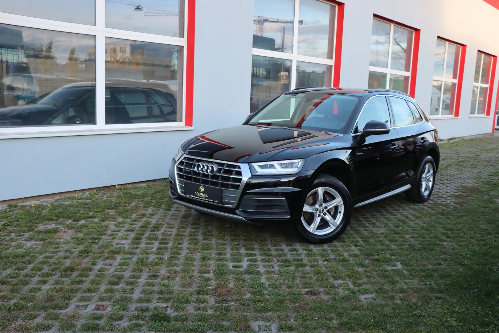 Audi Q5 40 TDI quattro sport Schwarz - 2
