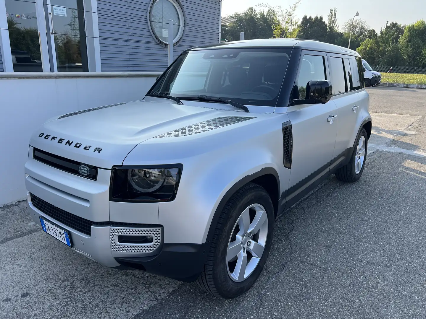 Land Rover Defender 110 2.0d sd4 SE awd 240cv 7p.ti auto - 1