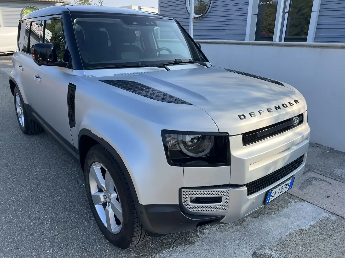 Land Rover Defender 110 2.0d sd4 SE awd 240cv 7p.ti auto - 2