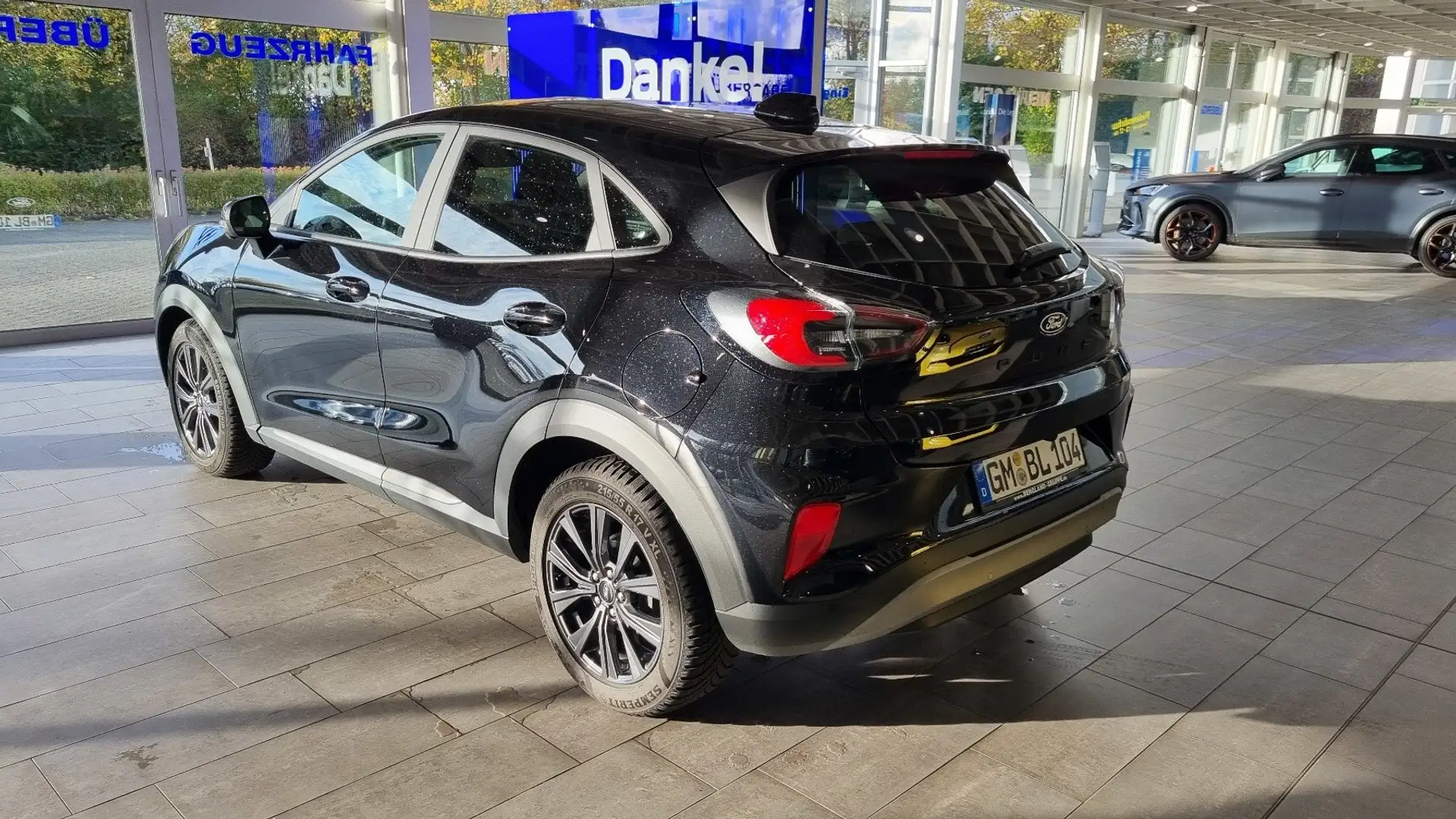 Ford Puma TITANIUM 5D 1.0T 155 MHEV DC7 FWD Schwarz - 2