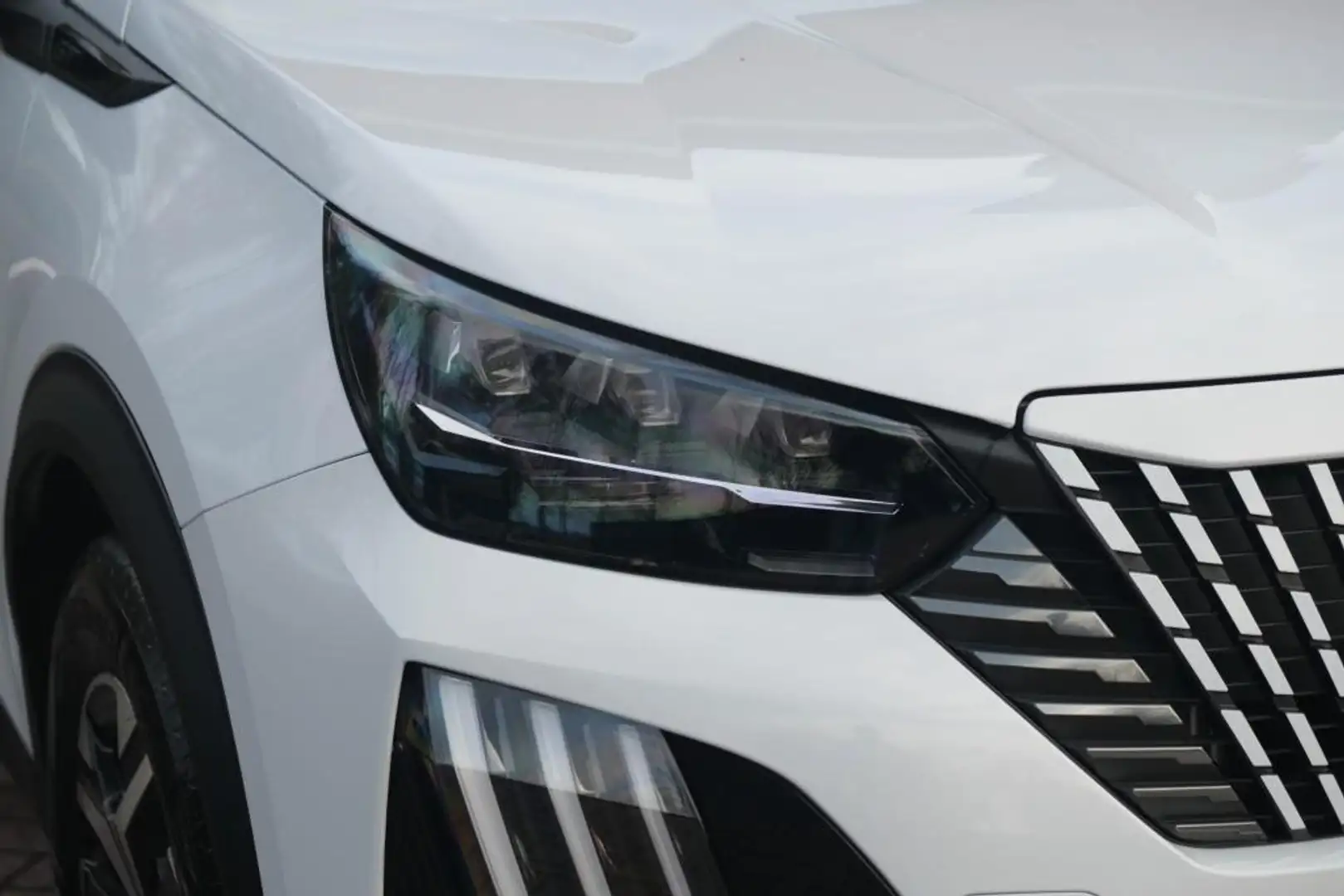 Peugeot 2008 1.2 Hybrid 145pk e-DCS6 GT | Navi | App Connect | Blanc - 2