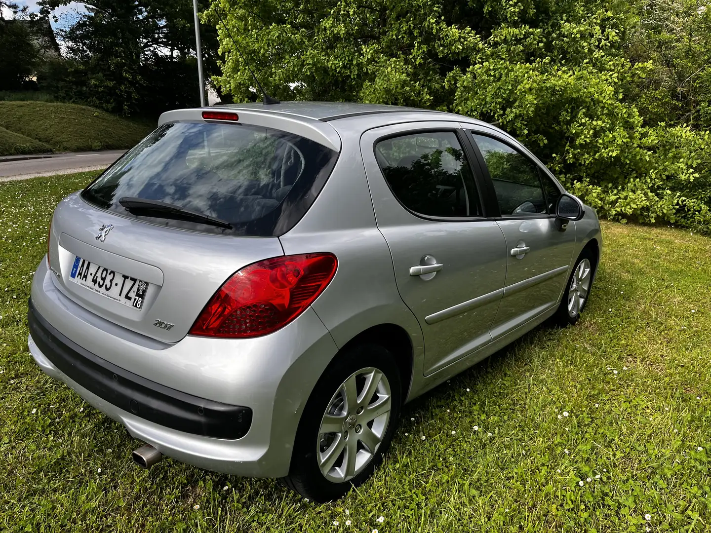 Peugeot 207 1.6 VTi 16V 120ch Premium - 2