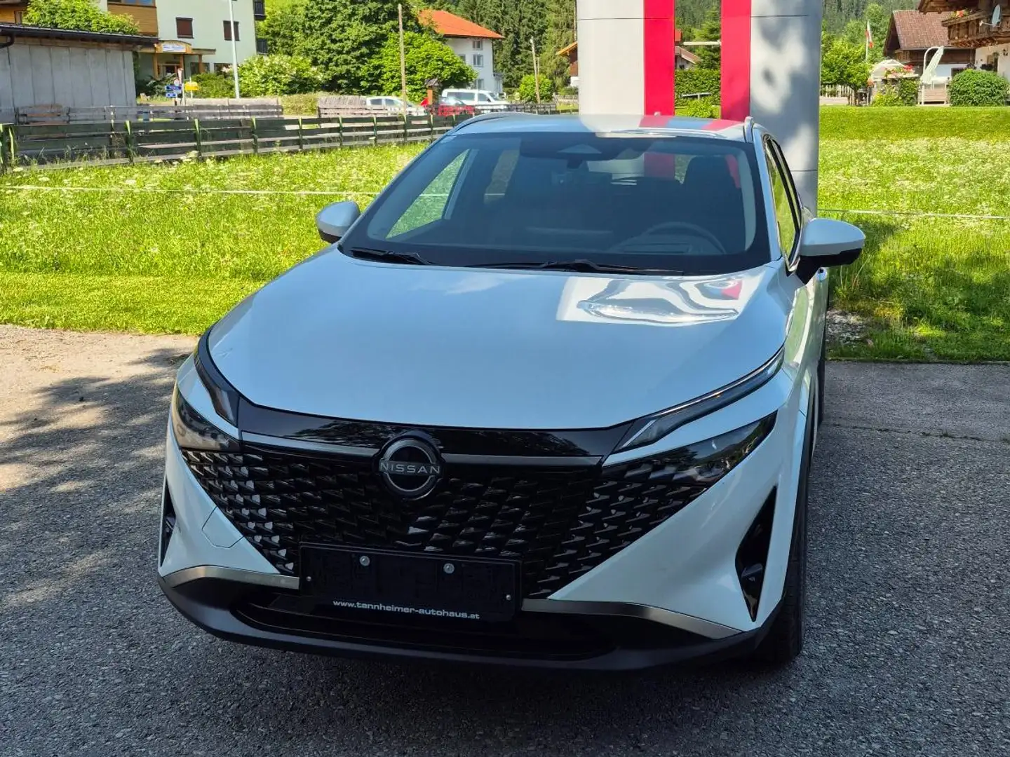 Nissan Qashqai 1,3 DIG-T MHEV N-Connecta+ Xtronic Weiß - 2