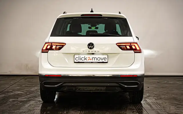 Volkswagen Tiguan view 4