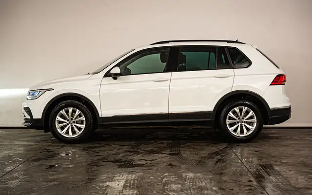 Volkswagen Tiguan view 2