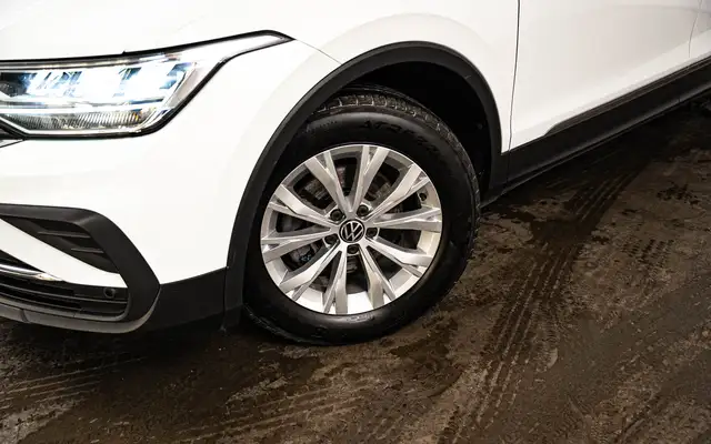Volkswagen Tiguan view 5