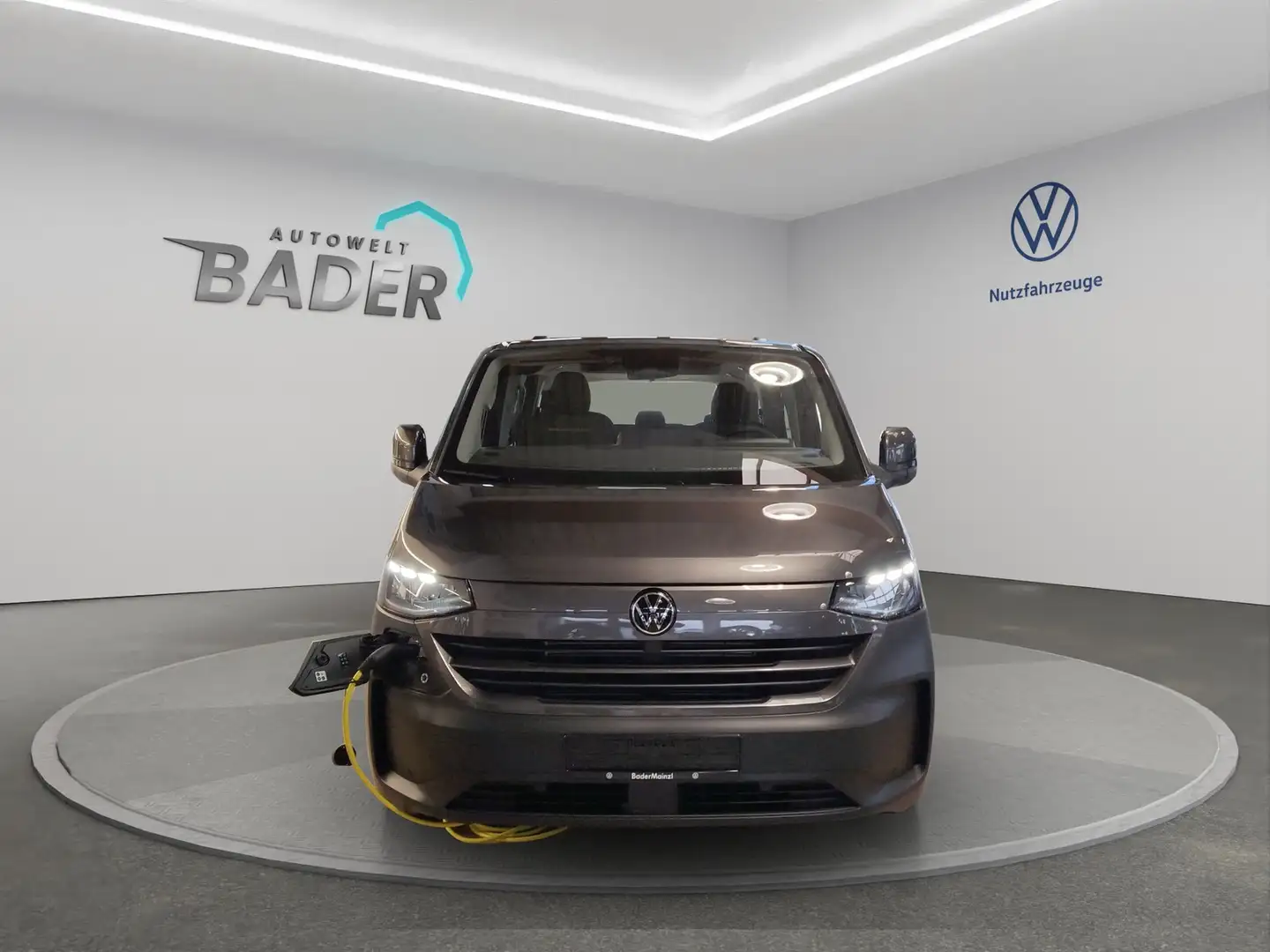 Volkswagen T7 Caravelle -E Life 160 kW BEV 1-Gang T7 Caravelle-E Life 1... Grau - 2