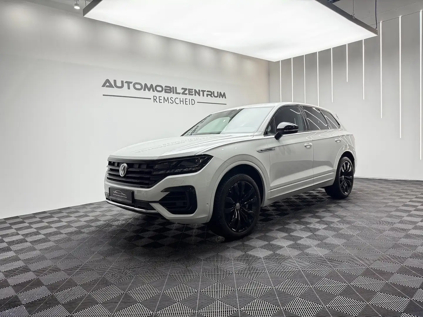 Volkswagen Touareg V8*R*AHK*4M*SHZ*4WS*ARS*BlackStyle*Dynau Blanc - 1
