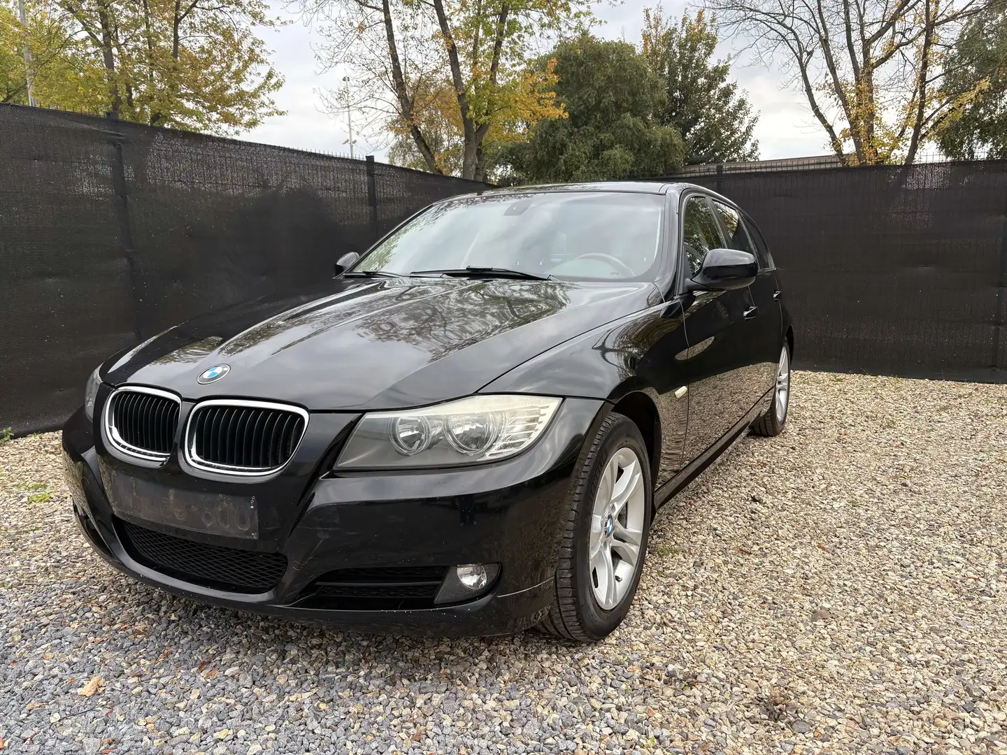 BMW 318 Touring 318 d 2e prop -clim - eur 5 Noir - 1