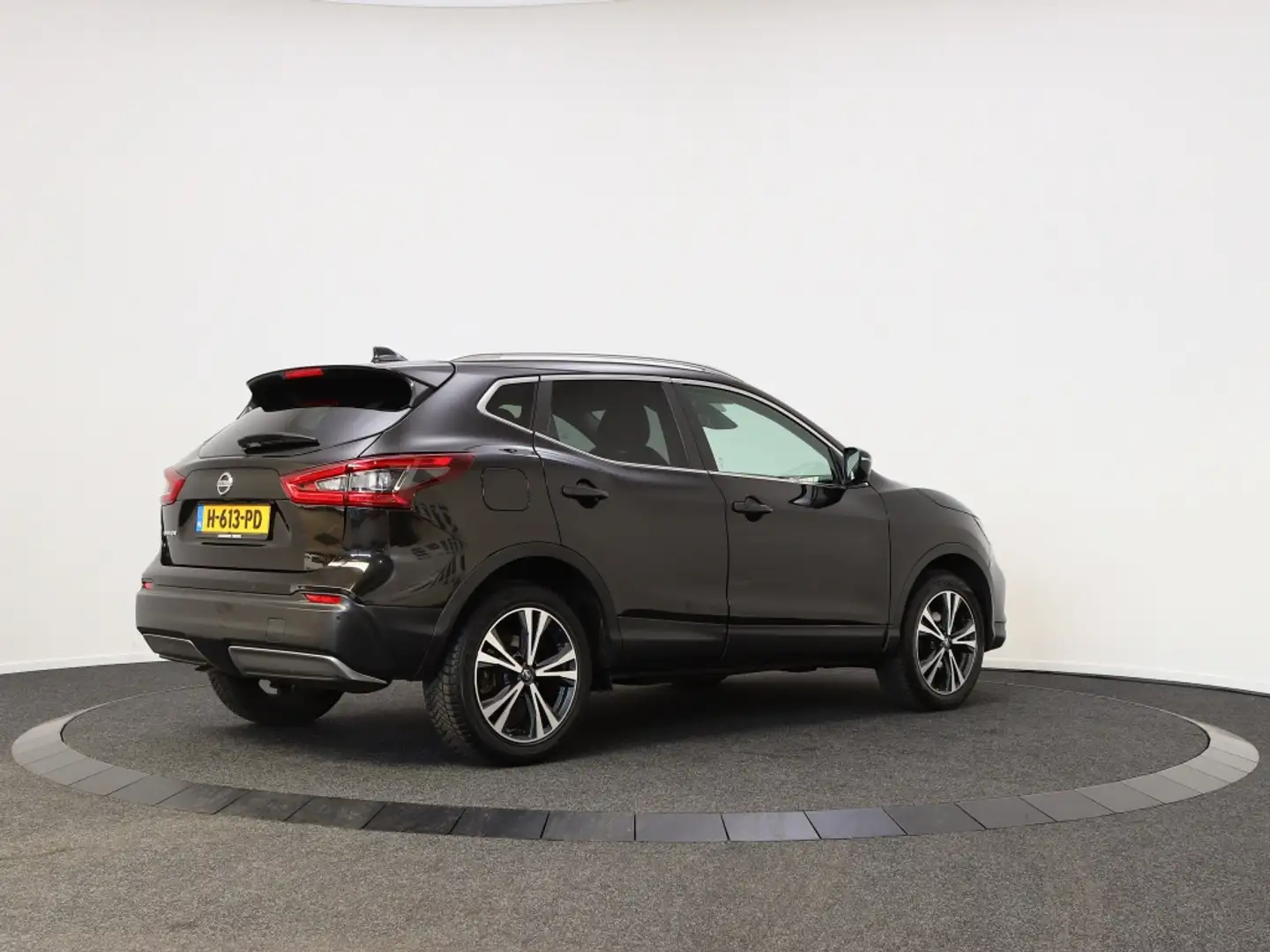 Nissan Qashqai 1.3 DIG-T N-Connecta | Panoramadak |Stoelverwarmin Zwart - 2