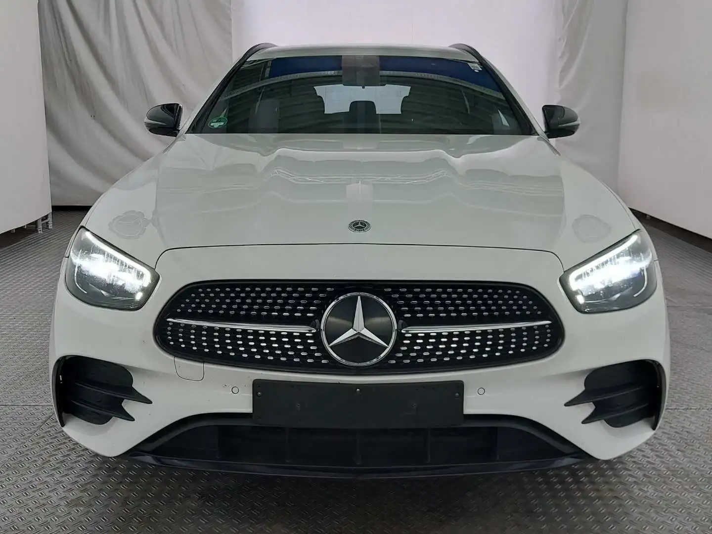 Mercedes-Benz E 300 de AMG 2x ALLRAD Night*LED*Kamera*Navi*18 Weiß - 1