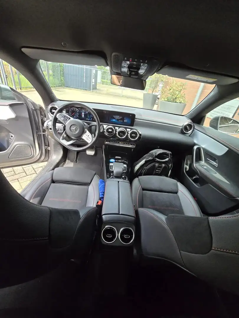 Mercedes-Benz CLA 180 Business Solution AMG Grijs - 2