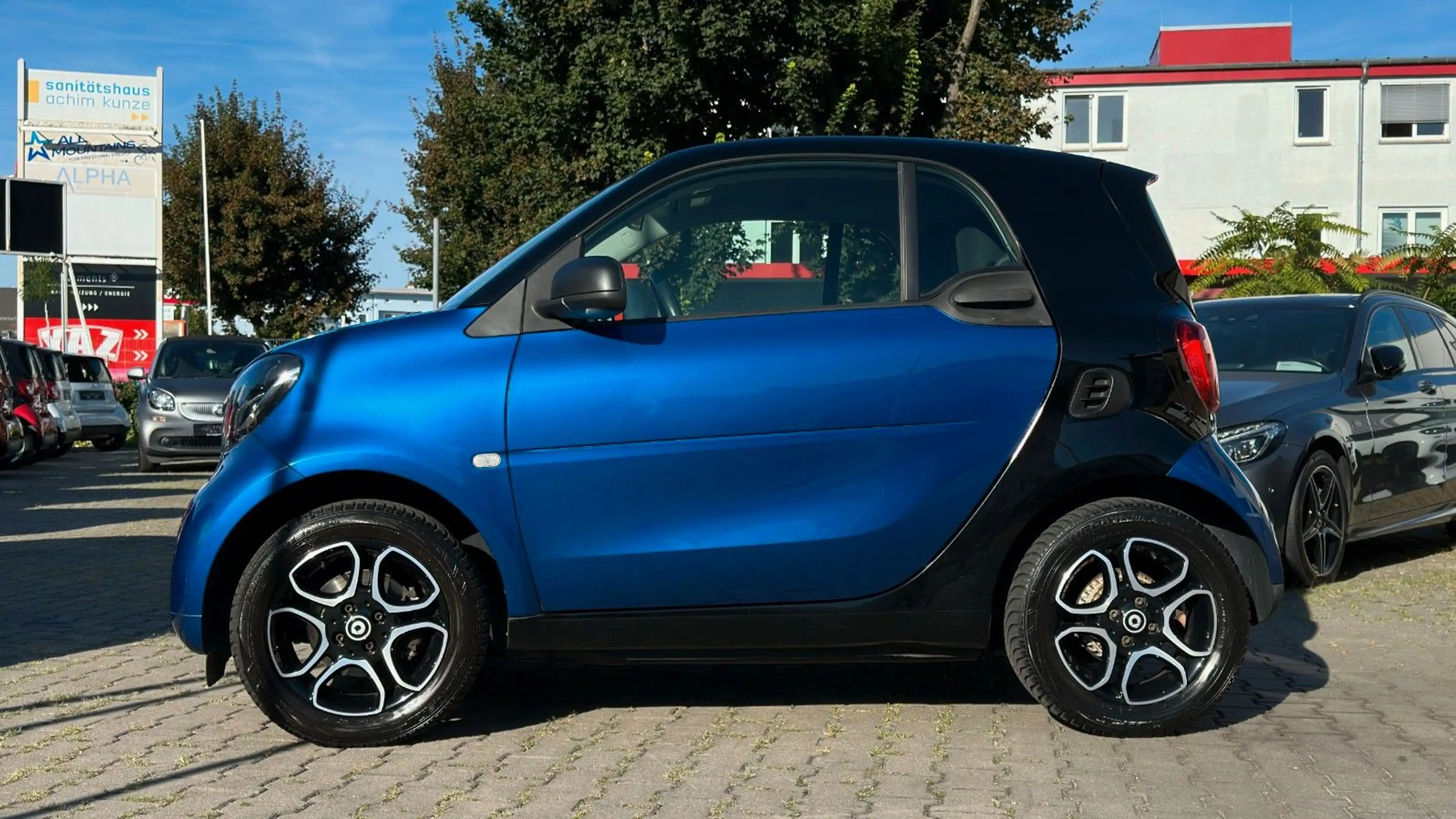 smart forTwo Coupé DCT BLUE & BLACK EDITION! CARPLAY! — photo 5