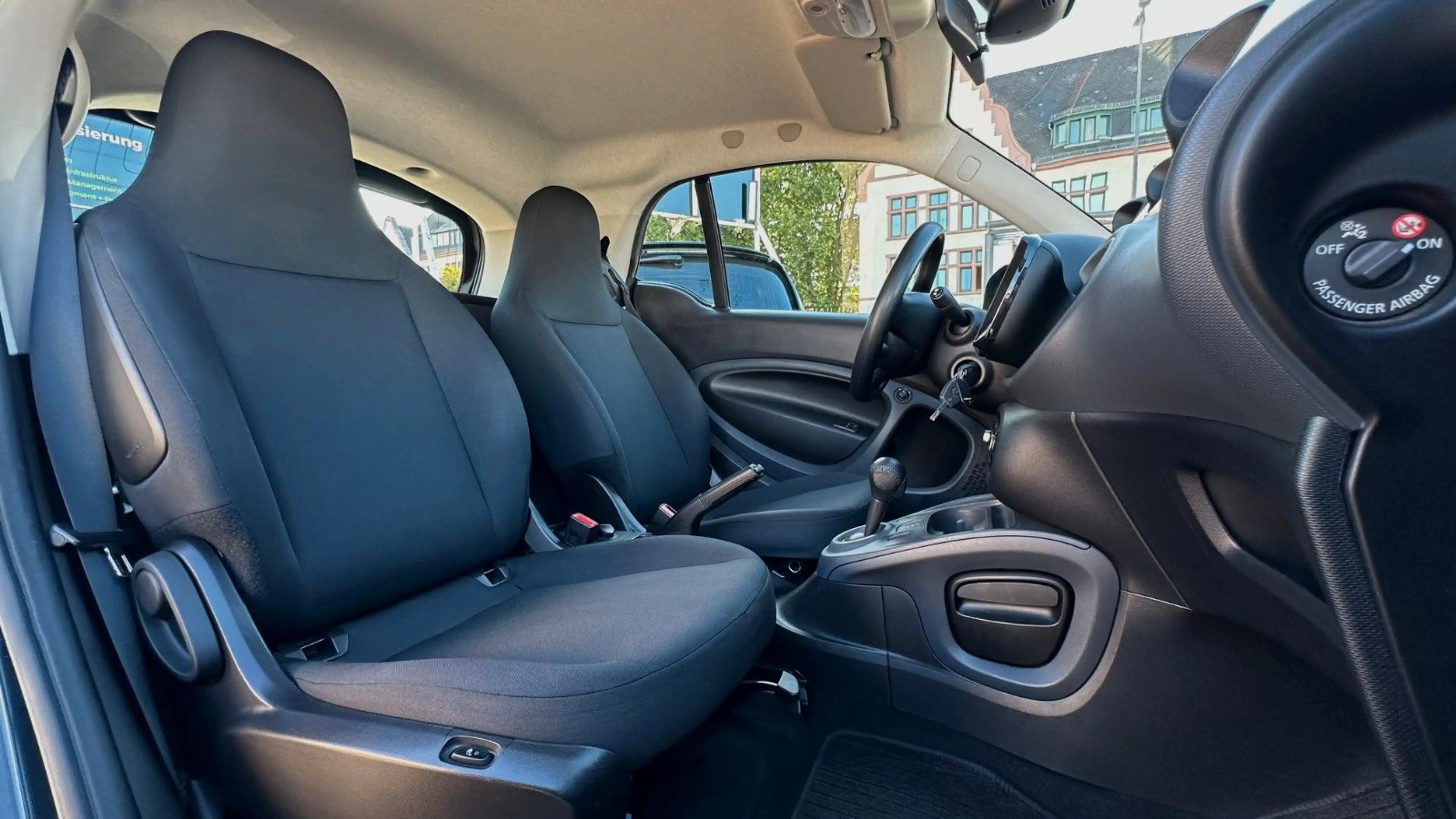 smart forTwo Coupé DCT BLUE & BLACK EDITION! CARPLAY! — photo 13