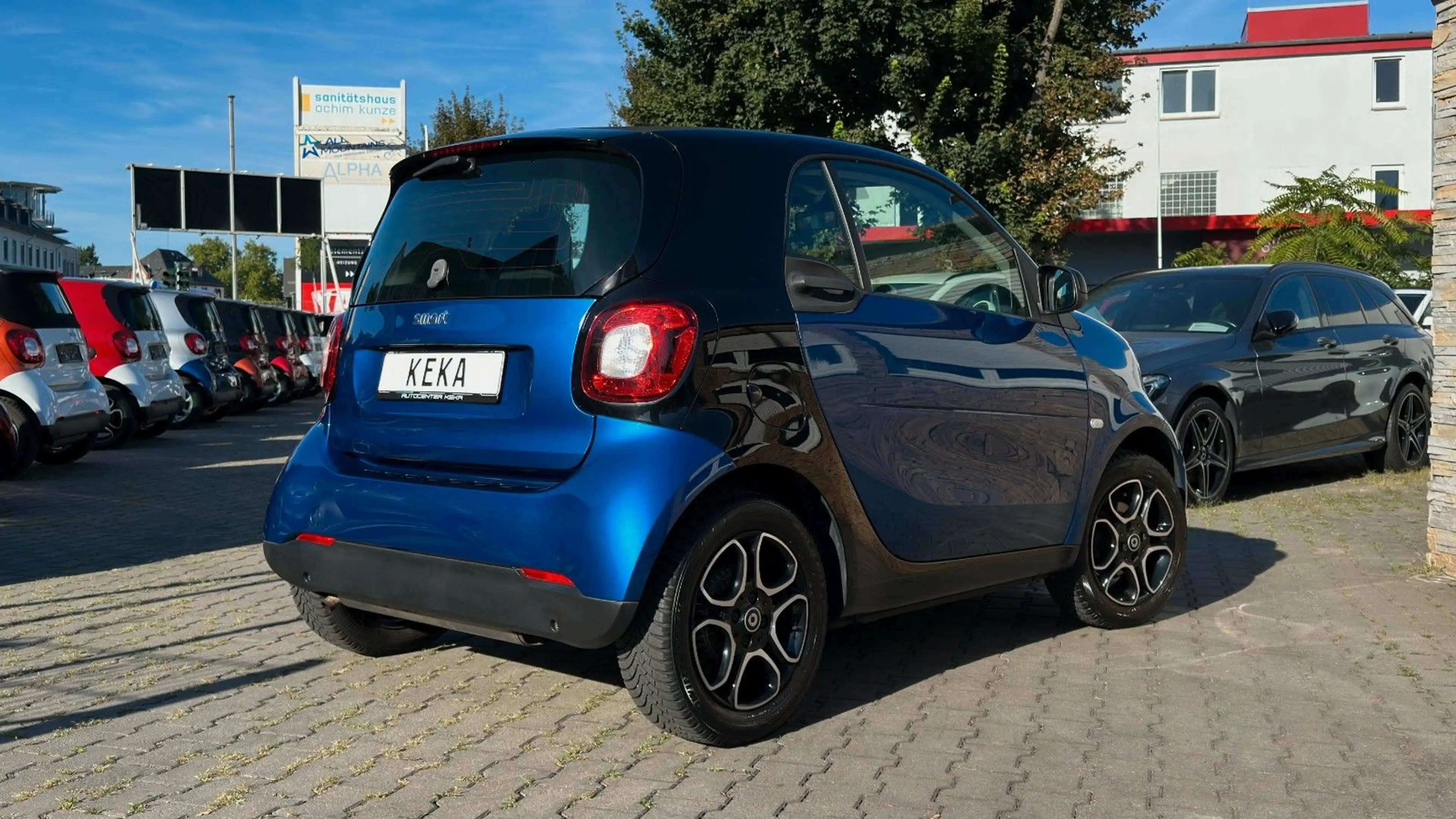 smart forTwo Coupé DCT BLUE & BLACK EDITION! CARPLAY! — photo 11