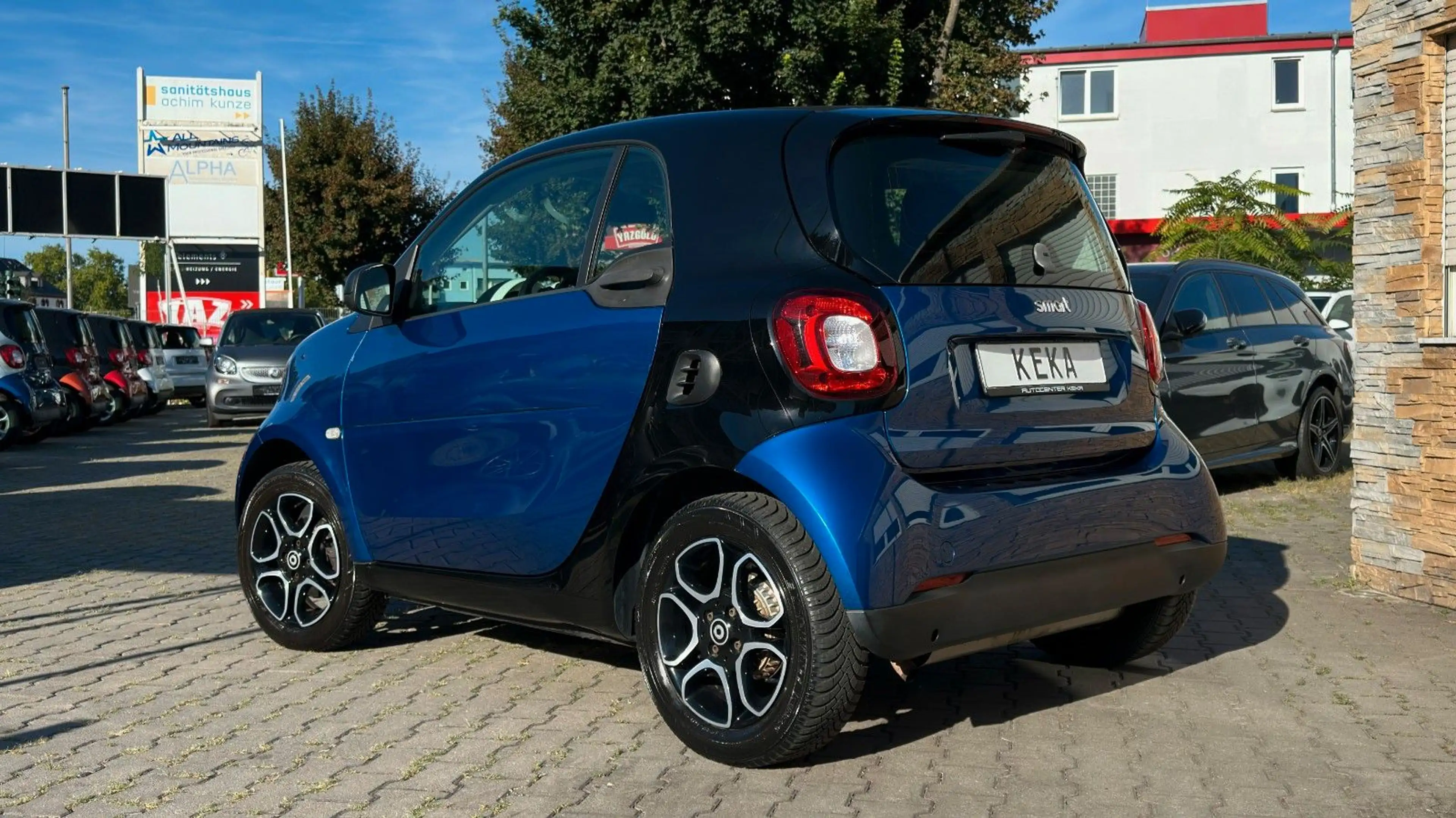 smart forTwo Coupé DCT BLUE & BLACK EDITION! CARPLAY! — photo 6