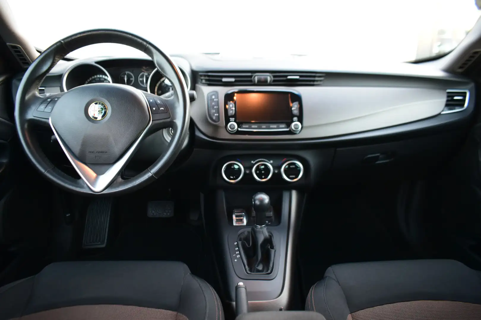 Alfa Romeo Giulietta 2.0 JTDm Distinctive Led Navi Priv/Glass Grijs - 2