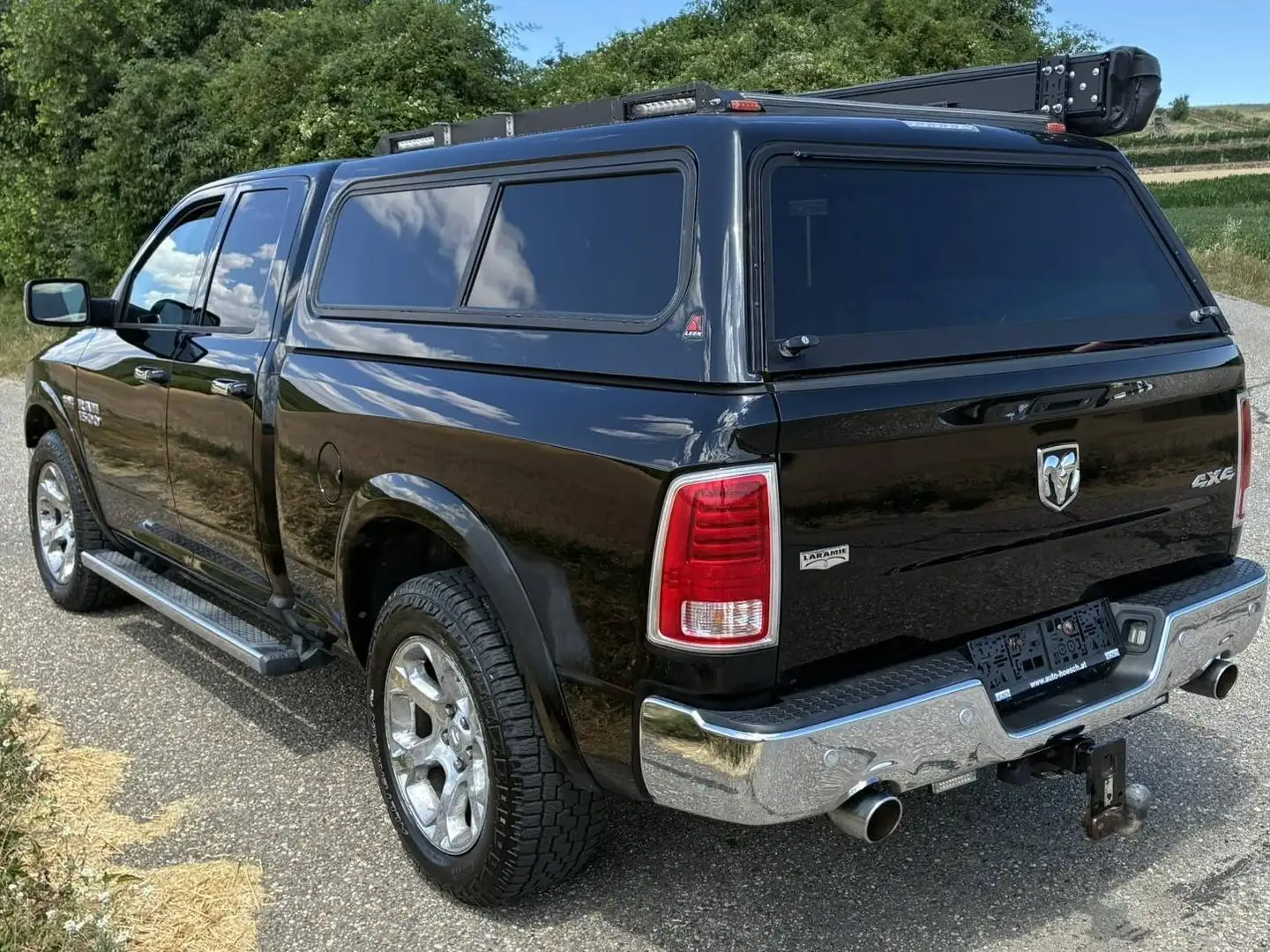 Dodge RAM 1500 Laramie Quad Cab 5,7 V8 HEMI Schwarz - 2