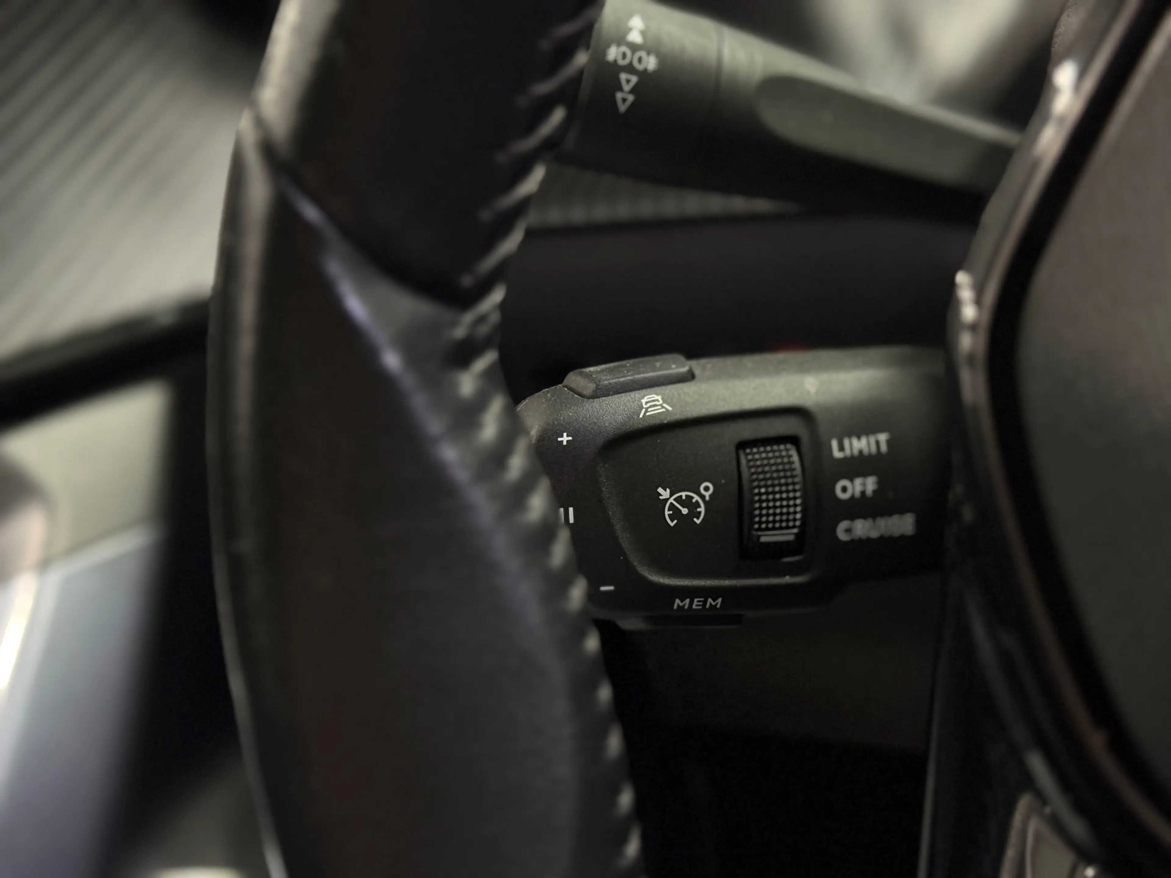Peugeot e-2008 EV Allure 50 kWh Automaat | Navi | Camera | Keyles — photo 24