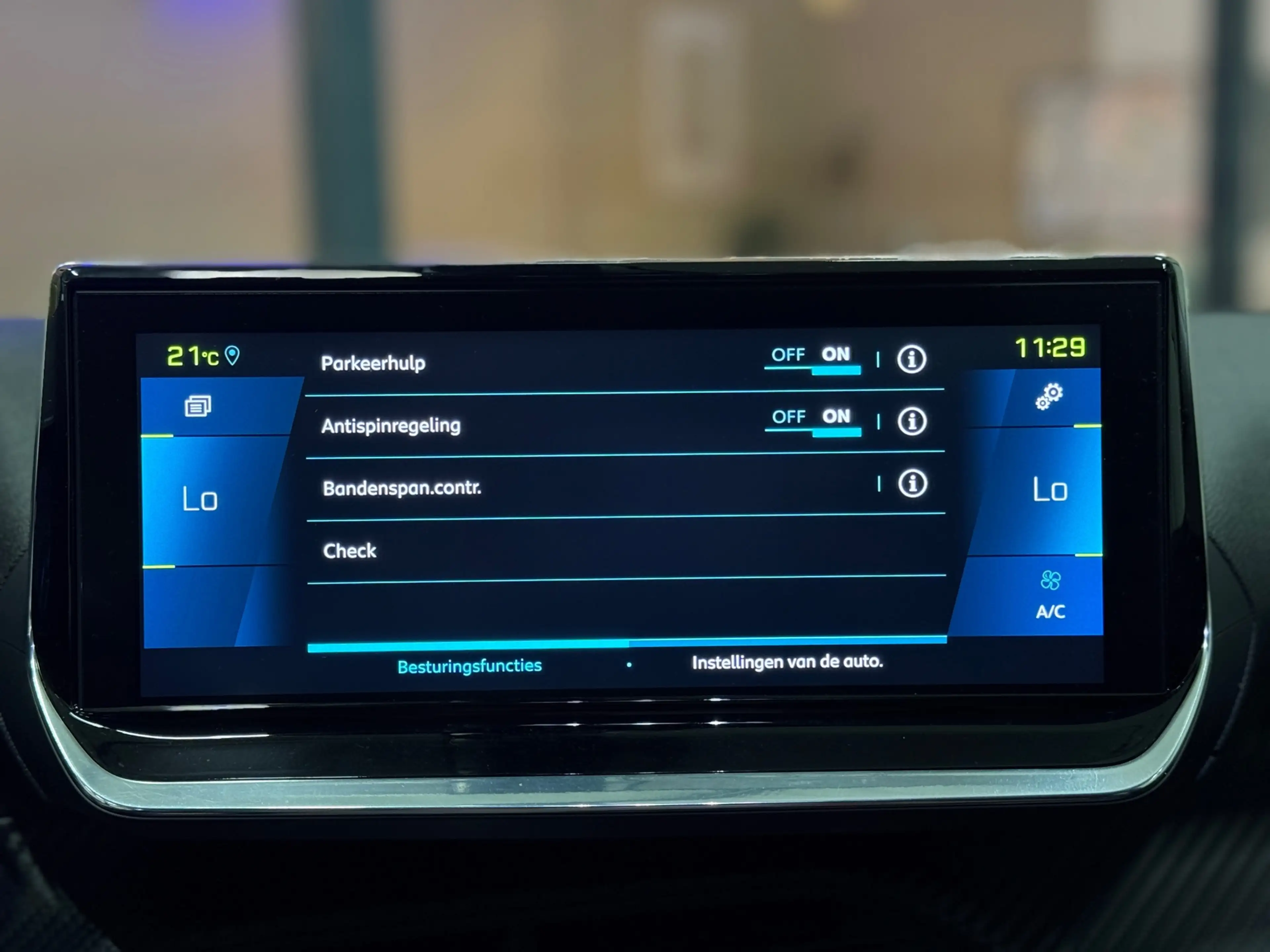 Peugeot e-2008 EV Allure 50 kWh Automaat | Navi | Camera | Keyles — photo 18