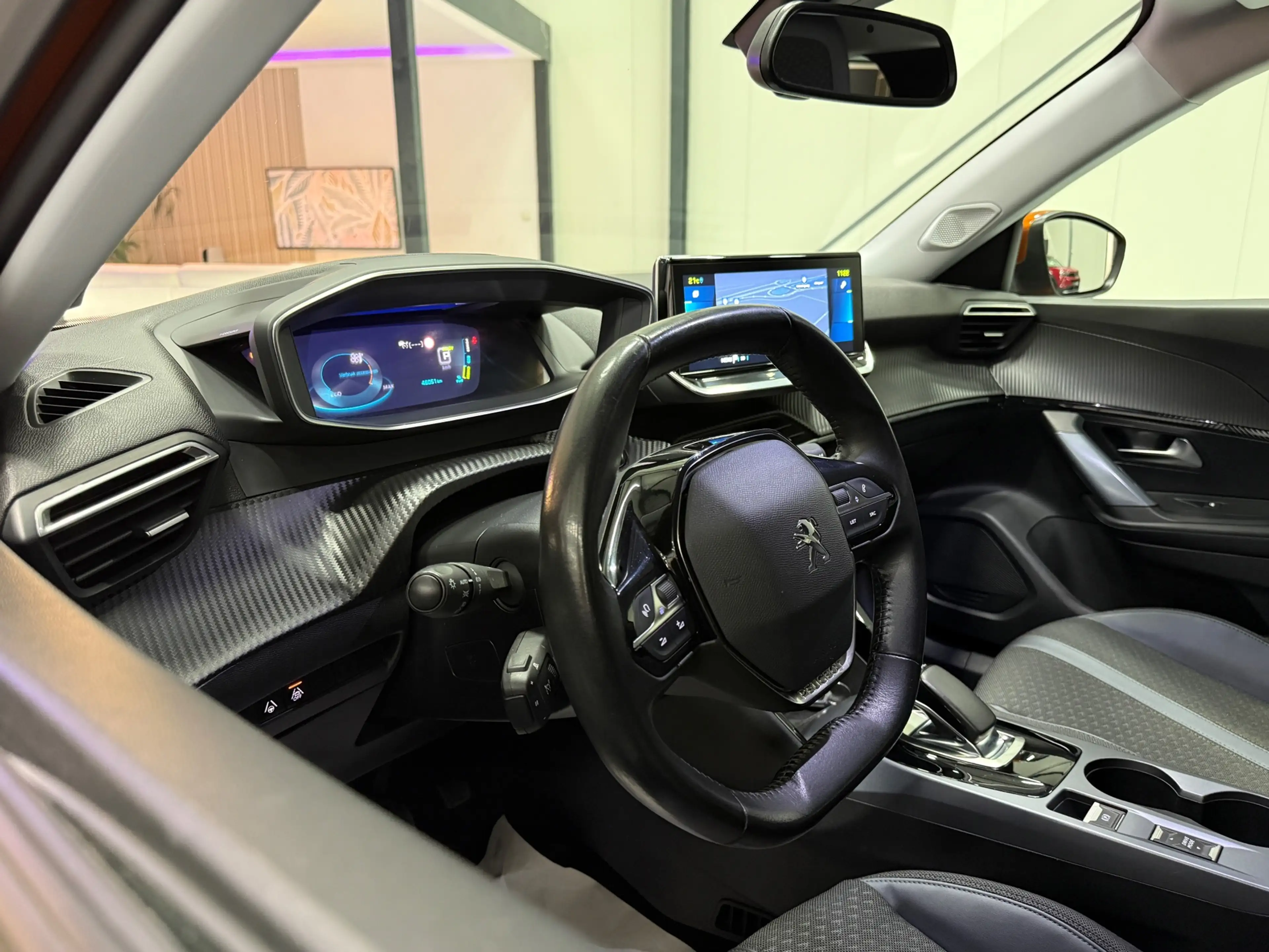 Peugeot e-2008 EV Allure 50 kWh Automaat | Navi | Camera | Keyles — photo 2