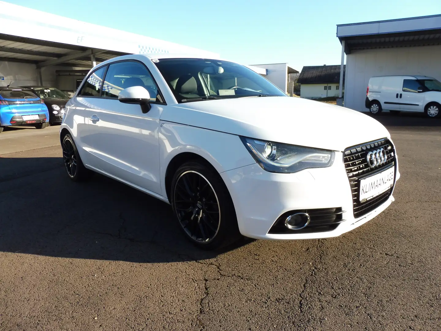 Audi A1 1,2 TFSI Attraction Blanc - 1