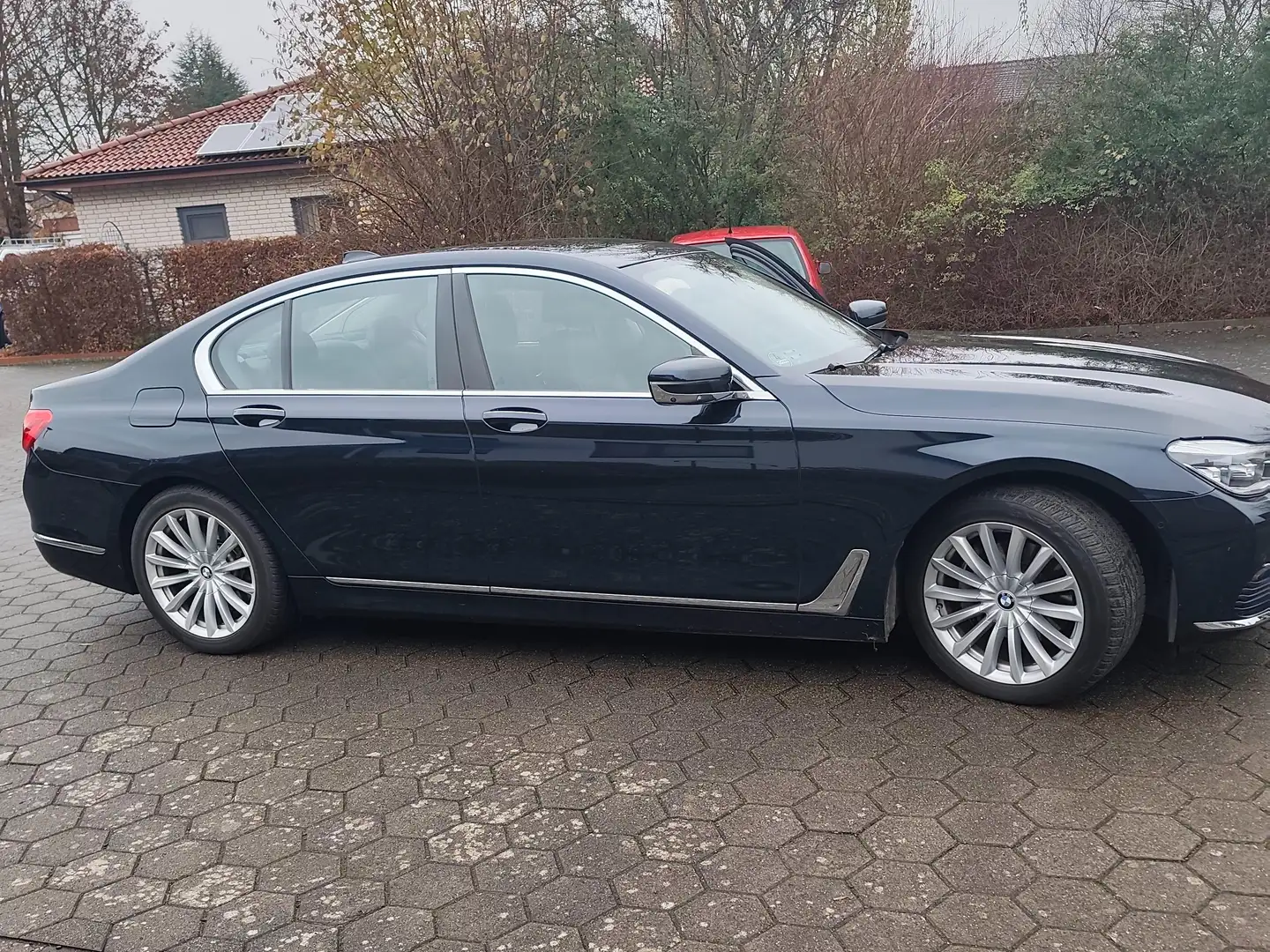 BMW 740 740d xDrive Blau - 2