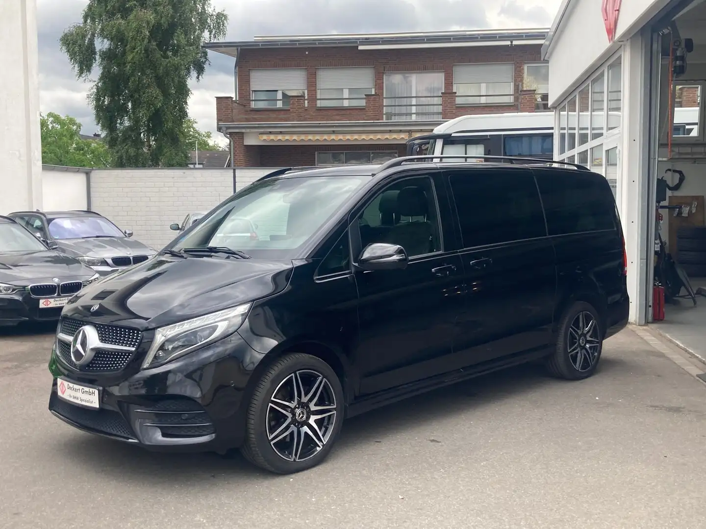 Mercedes-Benz V 300 V 300 d EXCLUSIVE EDITION 4MATIC lang Zwart - 2