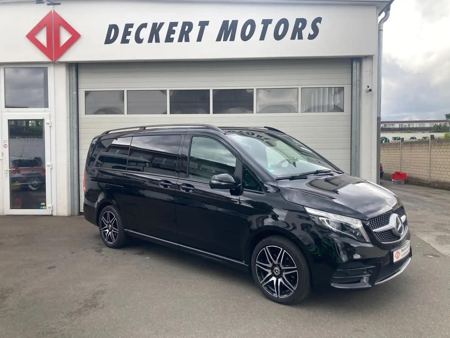 Mercedes-Benz V 300 V 300 d EXCLUSIVE EDITION 4MATIC lang Zwart - 1