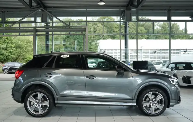 Audi Q2 view 8