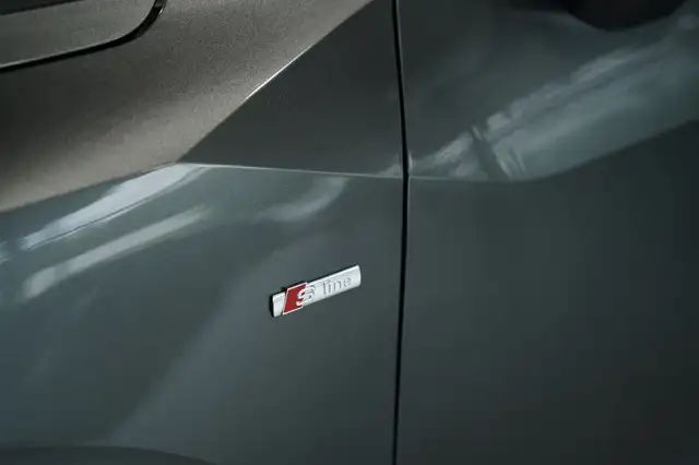 Audi Q2 view 4