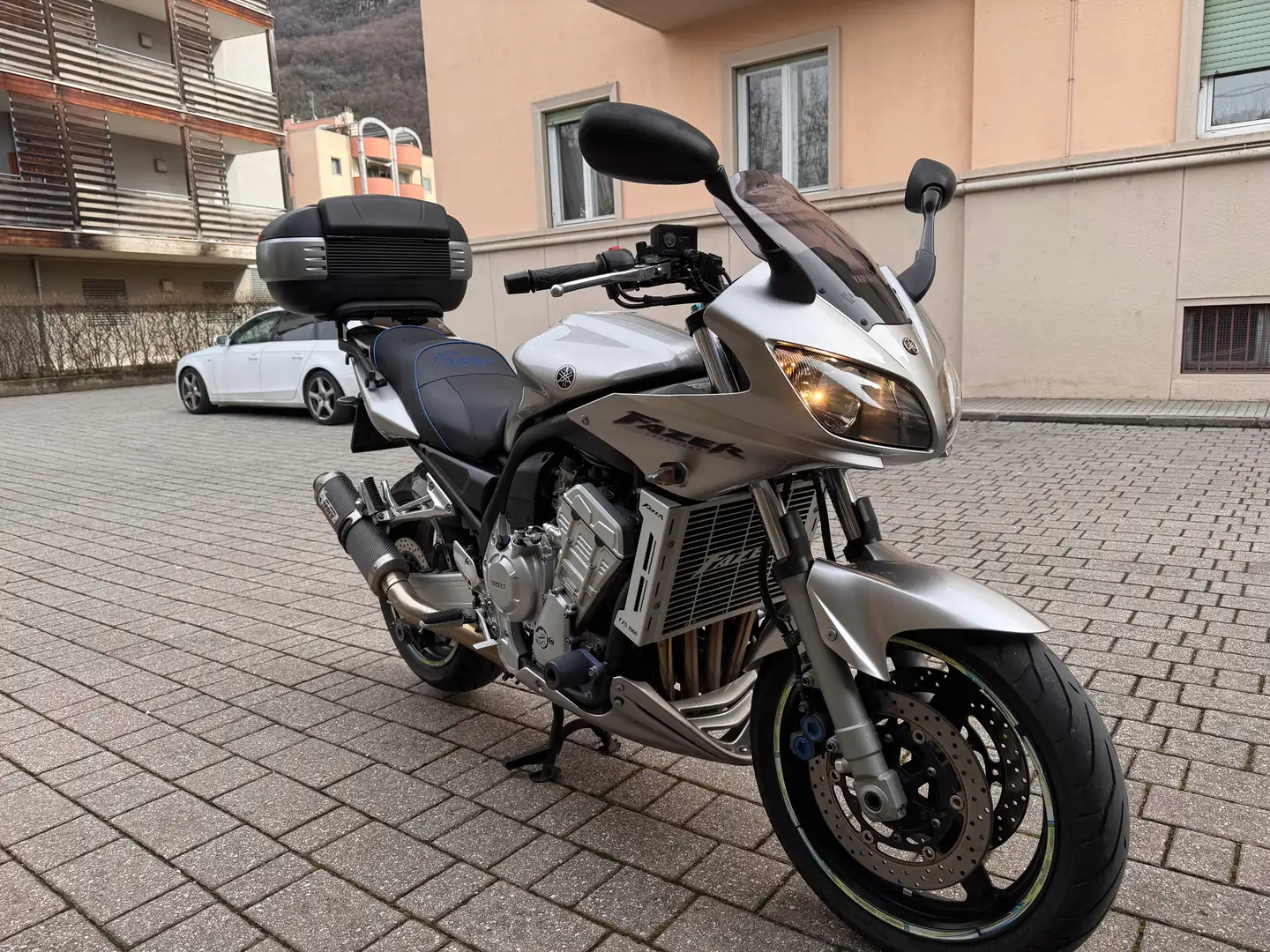 Yamaha FZS 1000 Fazer Gris - 2