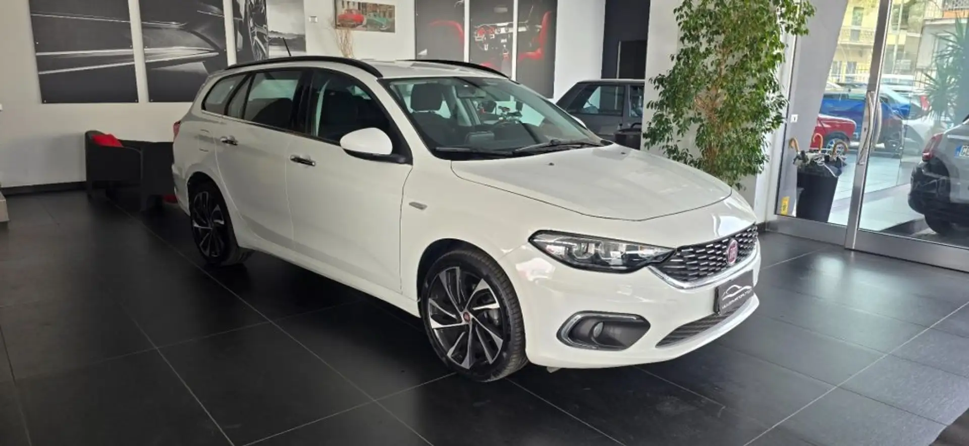 Fiat Tipo 1.3 Mjt S&S SW Lounge Weiß - 2