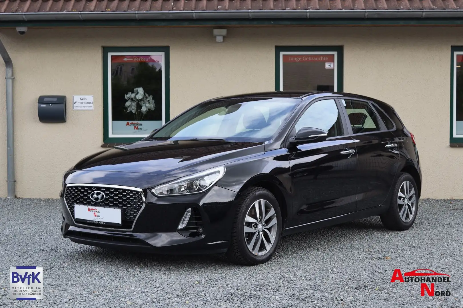 Hyundai i30 Limo 1.4 Autom./NAVI/Totwinkela./Temp/Rückfa Schwarz - 1