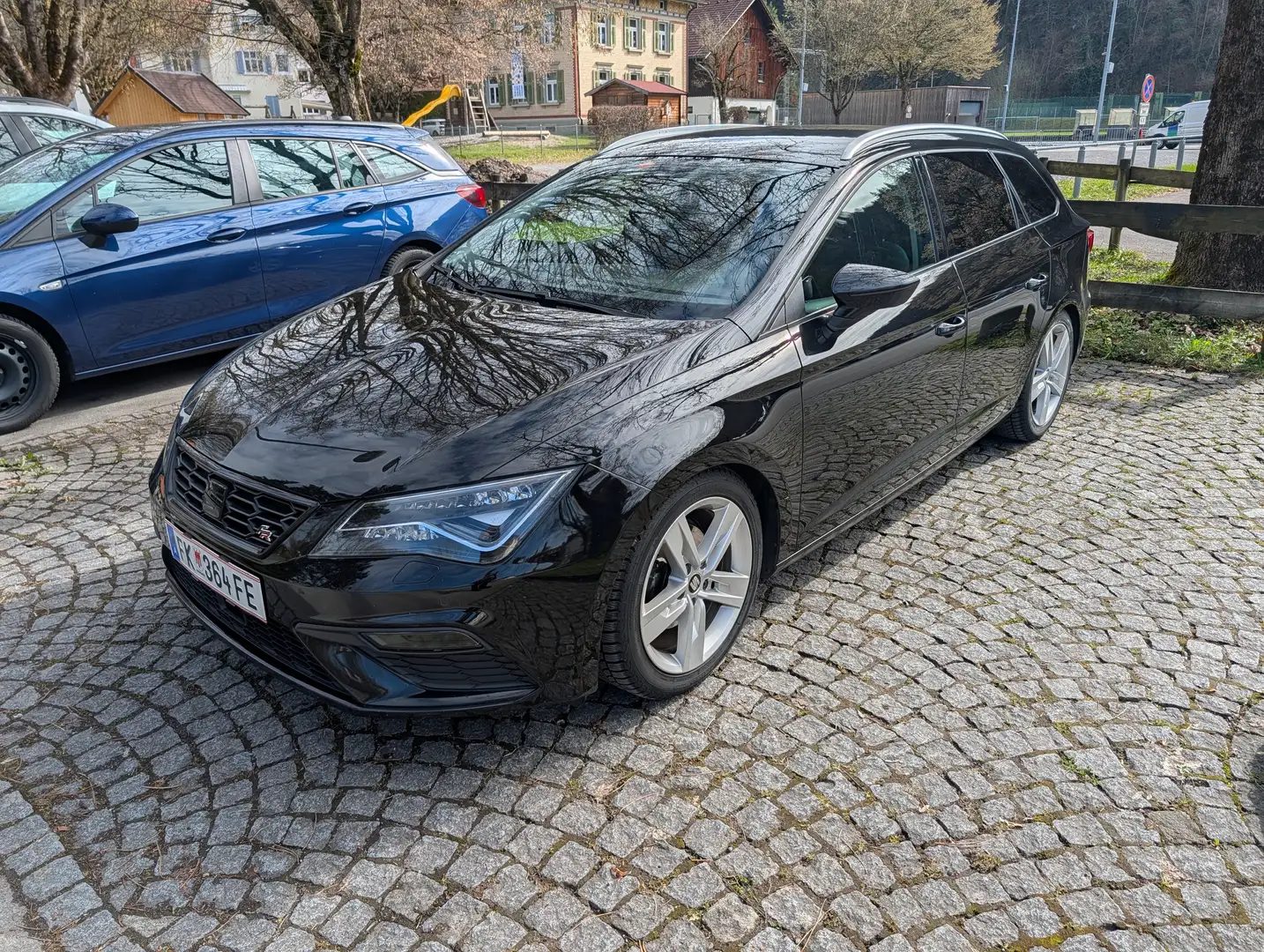 SEAT Leon Leon ST FR 2,0 TDI Start-StoppFR Schwarz - 1