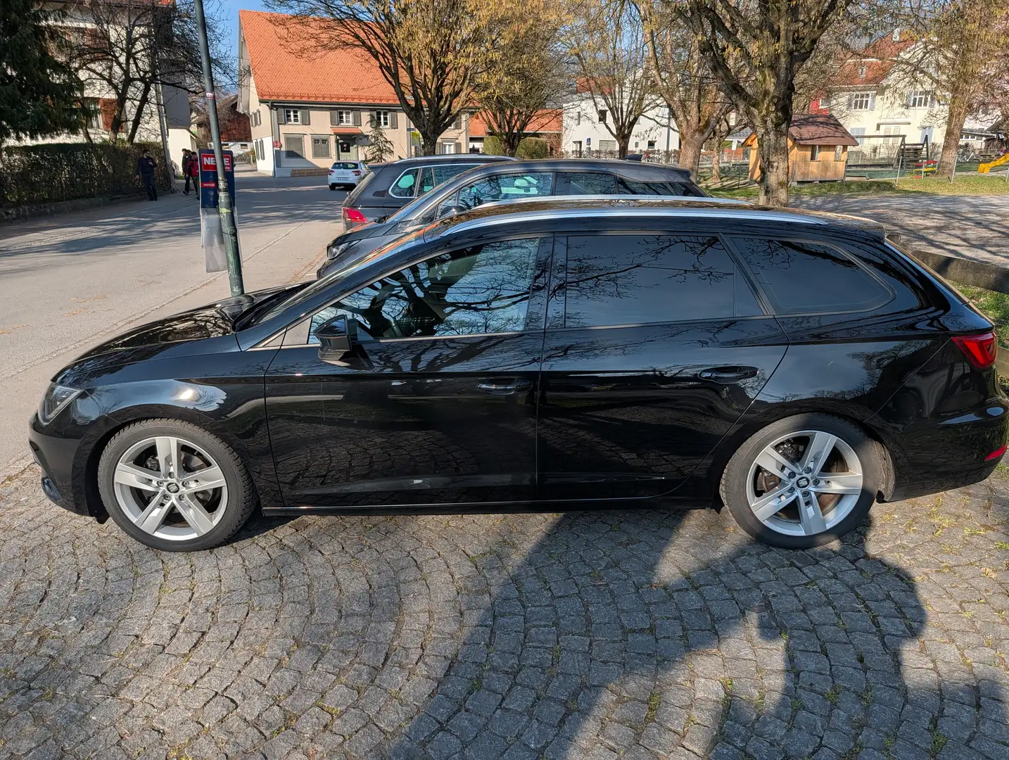 SEAT Leon Leon ST FR 2,0 TDI Start-StoppFR Schwarz - 2