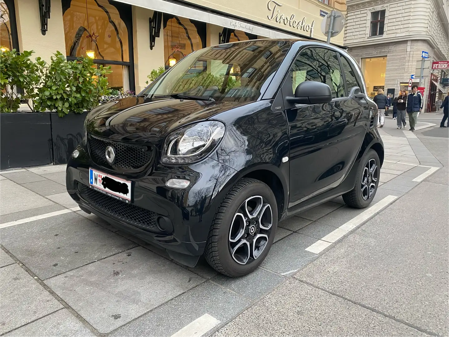 smart forTwo Passion Automatik Panoramadach Schwarz - 1