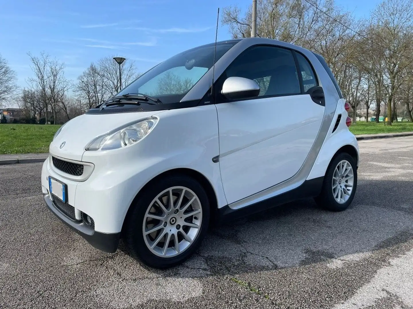 smart forTwo 1000 52 kW coupé passion Weiß - 2